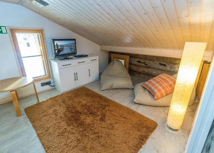 Nilikuru F16 By Interhome * サーリセルカ